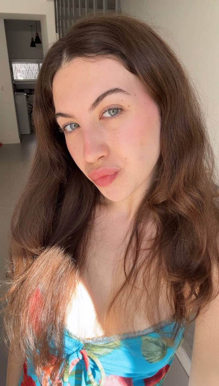 Nude girl Amber in Sheffield