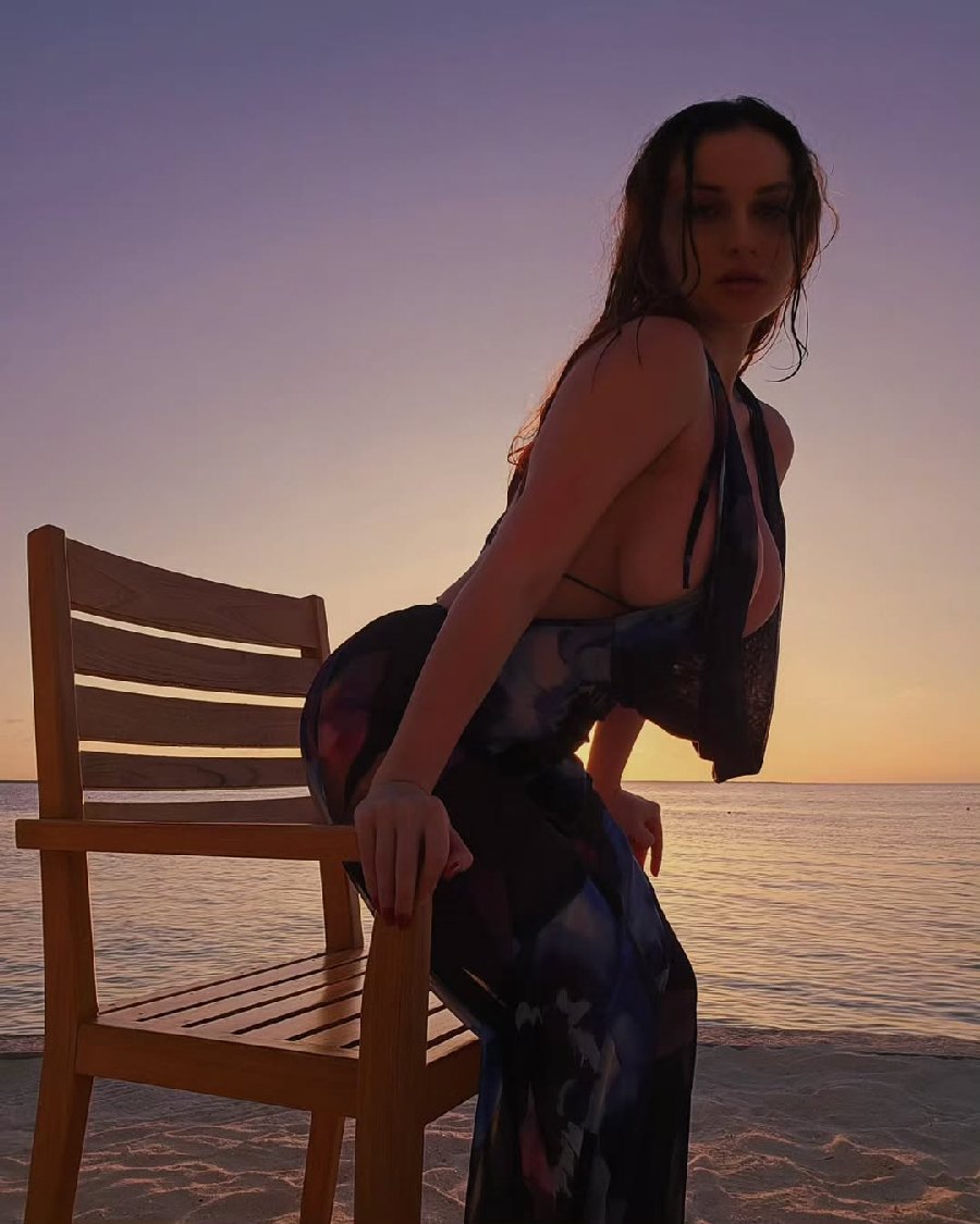 Sexy girl Miranda Faith nude in Sheffield