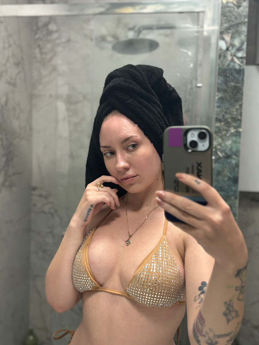 Nude girl KateV in Sheffield