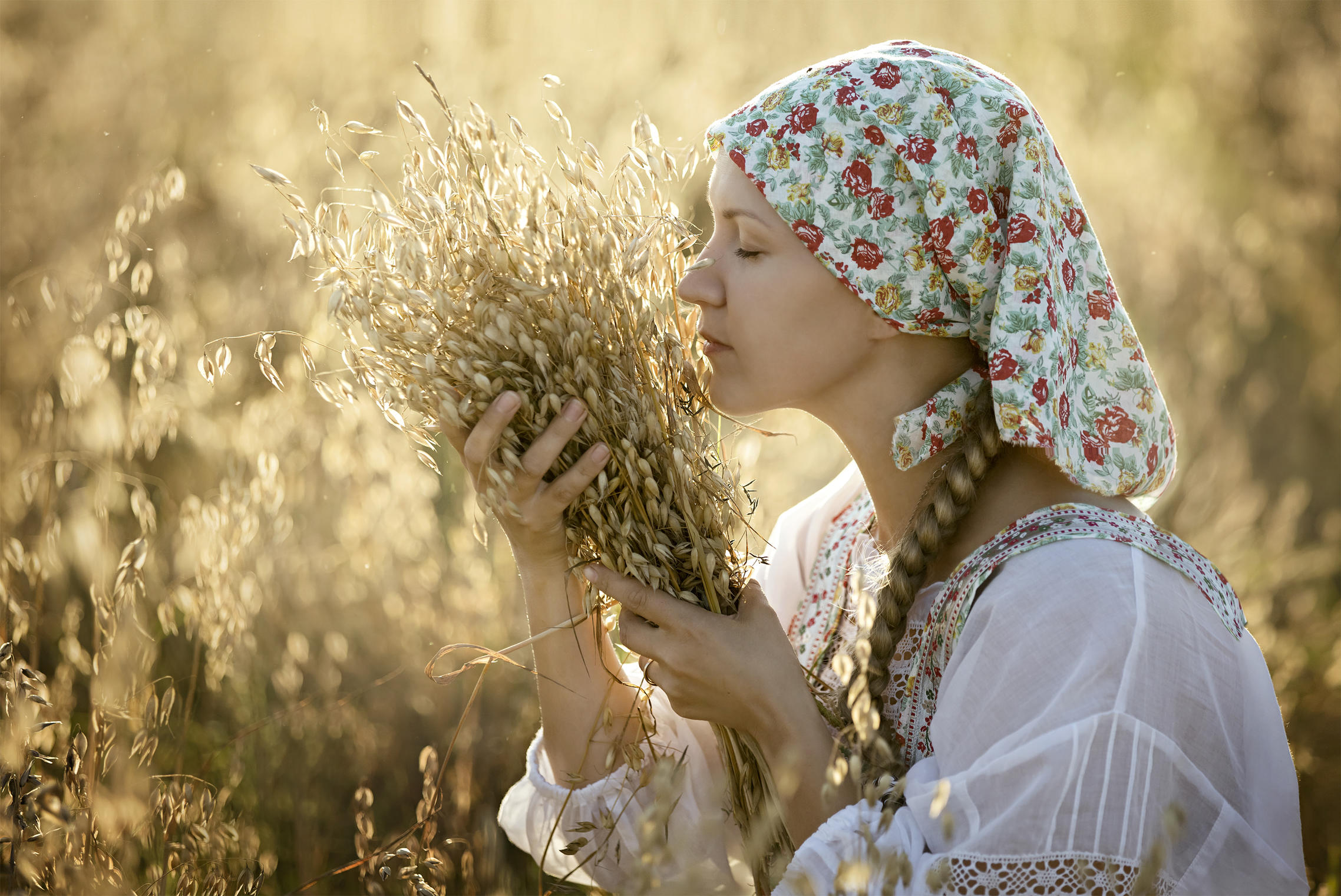 Photo Women in Slavic costumes in Sheffield
